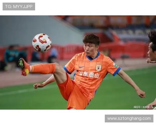 河南建业与山东鲁能泰山激战正酣谁将赢得这场焦点对决